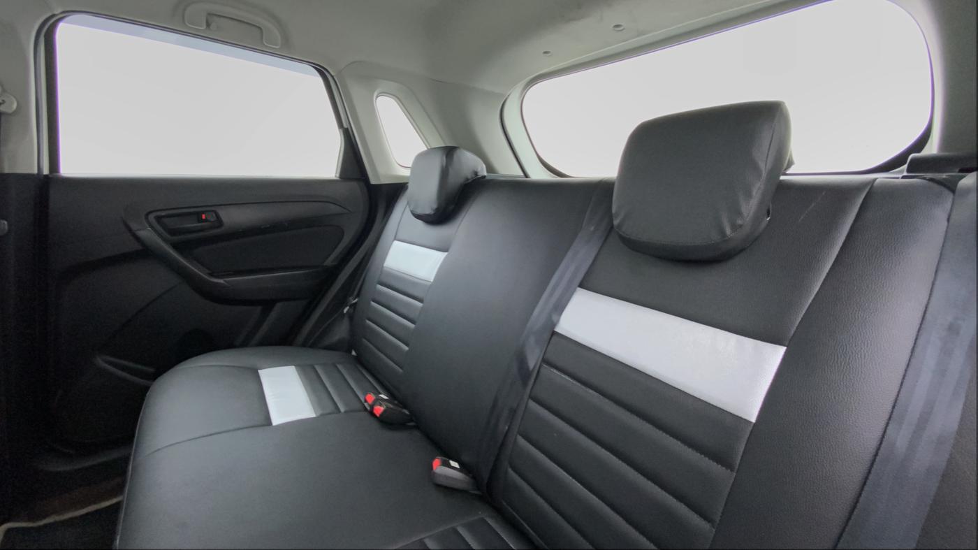 2019 Maruti Vitara Brezza VDI, Diesel, Manual, 27,948 km, Right Side Door Cabin View