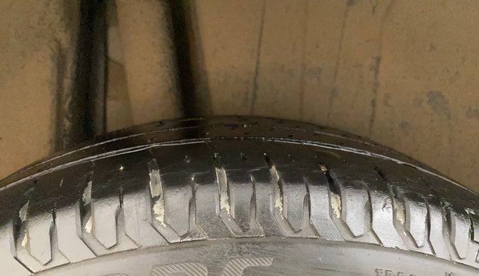 2018 Maruti Dzire ZDI, Diesel, Manual, 42,424 km, Right Rear Tyre Tread