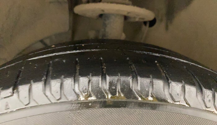 2018 Maruti Dzire ZDI, Diesel, Manual, 42,424 km, Left Front Tyre Tread