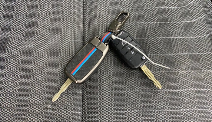 2021 KIA SONET HTK PLUS 1.2, Petrol, Manual, 26,883 km, Key Close Up