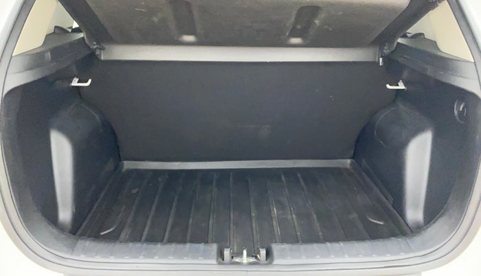 2021 KIA SONET HTK PLUS 1.2, Petrol, Manual, 26,883 km, Boot Inside