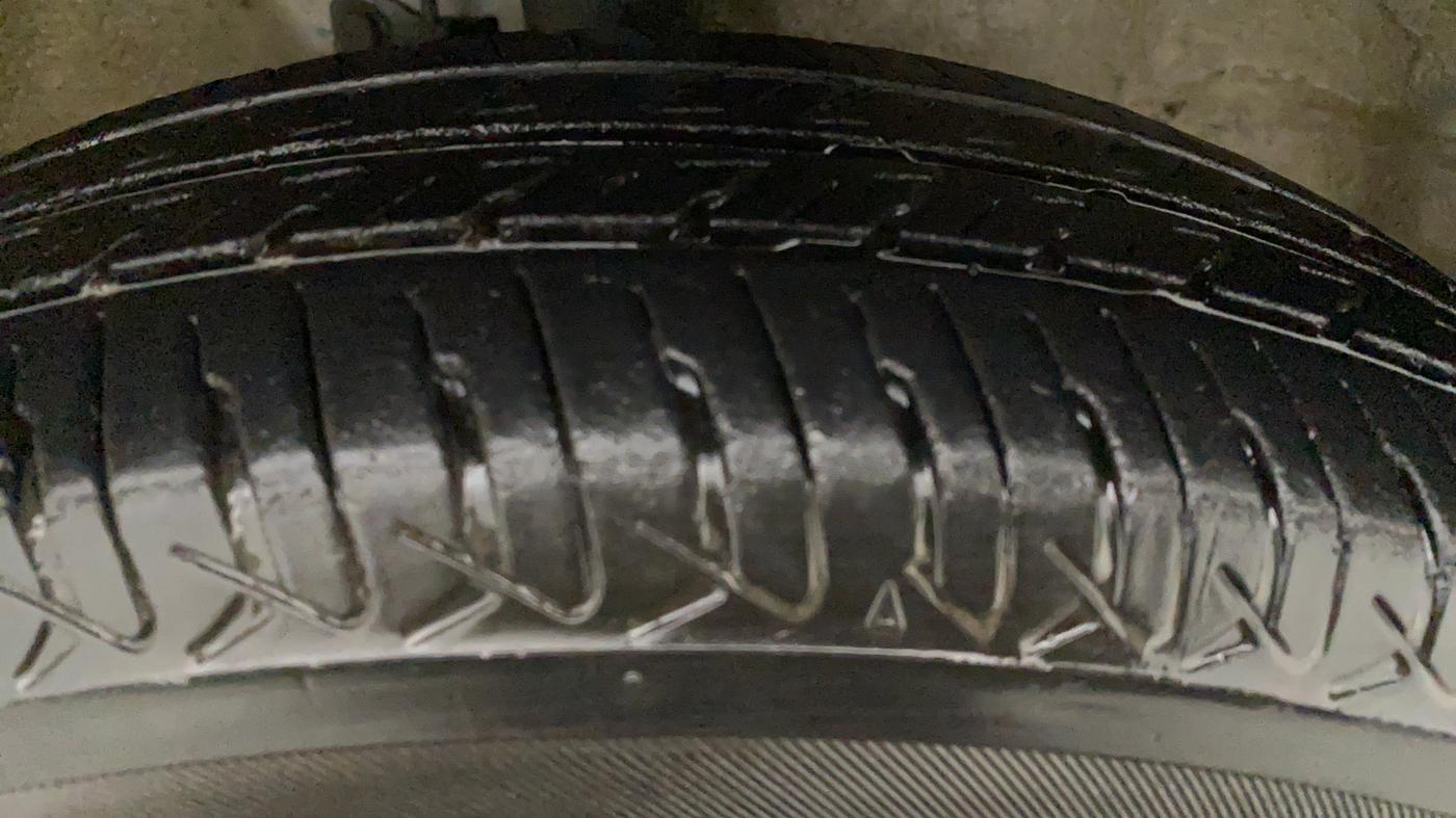 2018 Maruti Wagon R 1.0 LXI CNG (O), CNG, Manual, 42,614 km, Right Front Tyre Tread