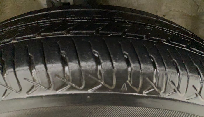 2018 Maruti Wagon R 1.0 LXI CNG (O), CNG, Manual, 42,614 km, Right Front Tyre Tread