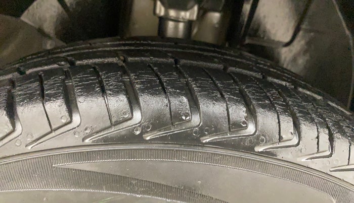 2018 Renault Kwid CLIMBER 1.0, Petrol, Manual, 41,556 km, Right Front Tyre Tread