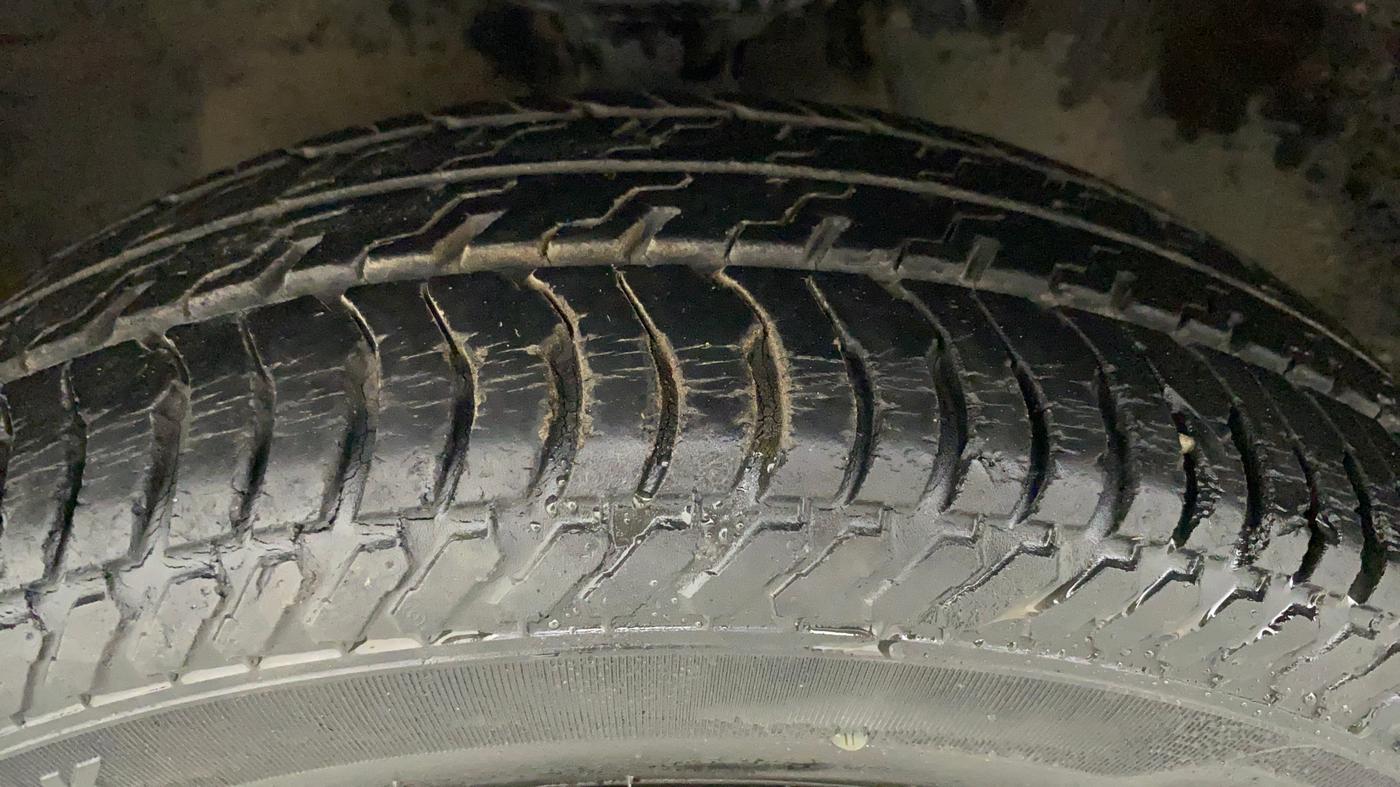2015 Maruti Alto K10 VXI AMT, Petrol, Automatic, 17,597 km, Left Front Tyre Tread