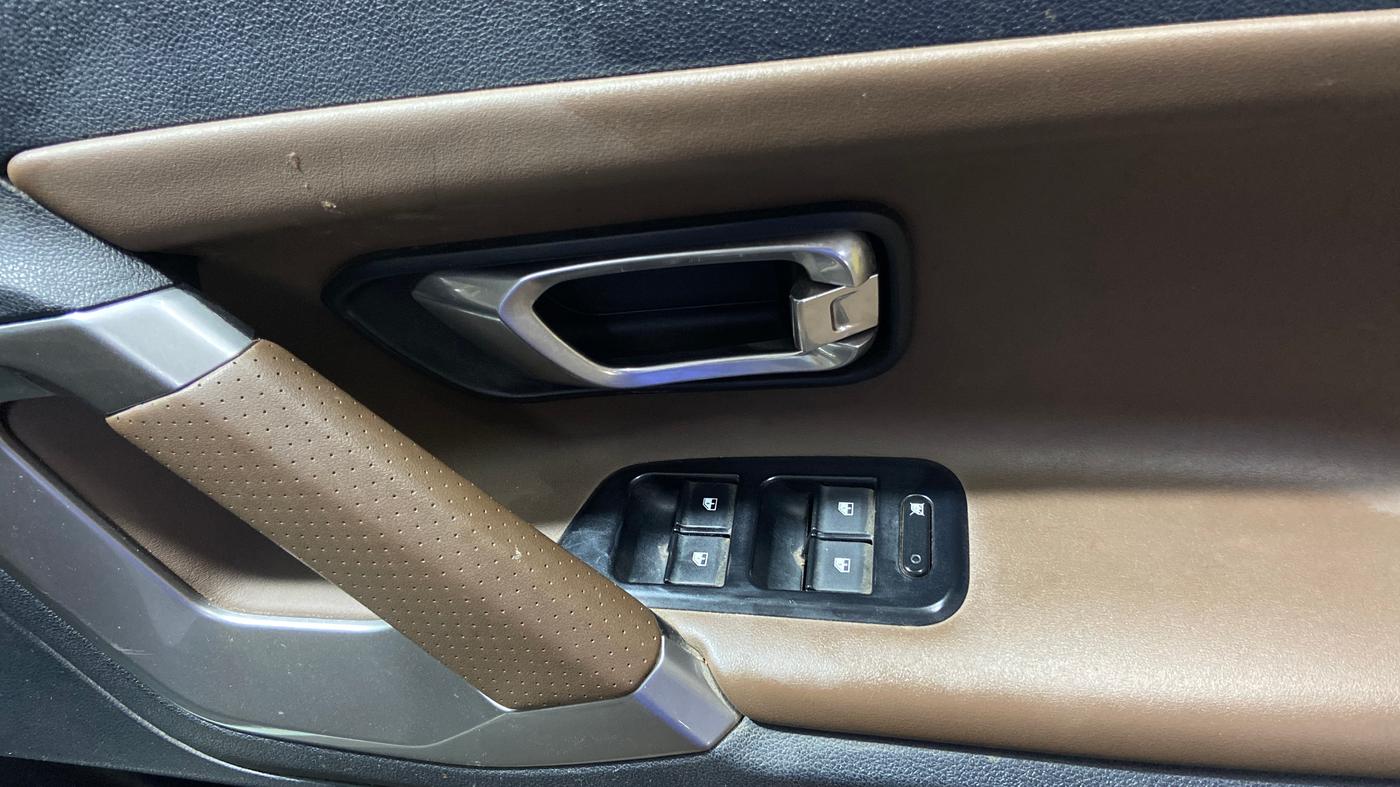 2021 Tata Harrier XZ PLUS 2.0L, Diesel, Manual, 95,264 km, Driver Side Door Panels Control