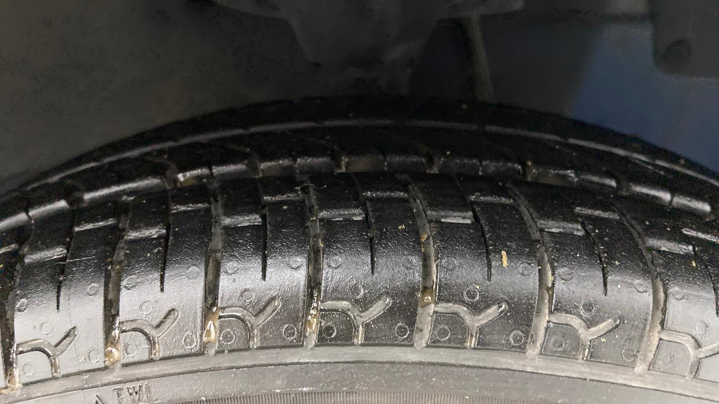 2015 Hyundai Eon D-LITE+, Petrol, Manual, 52,783 km, Right Front Tyre Tread