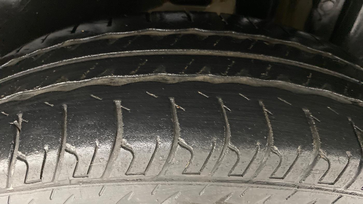 2017 Maruti Swift VXI OPT, Petrol, Manual, 61,467 km, Left Rear Tyre Tread