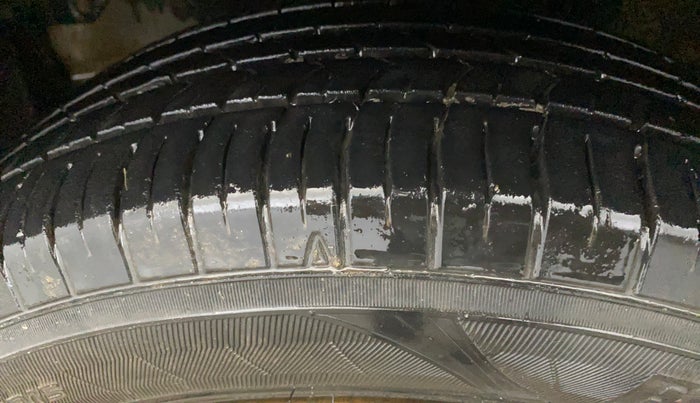 2015 Honda Amaze 1.2L I-VTEC S, CNG, Manual, 90,621 km, Left Front Tyre Tread