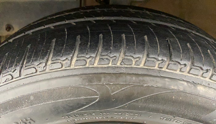 2016 Mahindra Kuv100 K6 D 6 STR, Diesel, Manual, 58,930 km, Left Front Tyre Tread