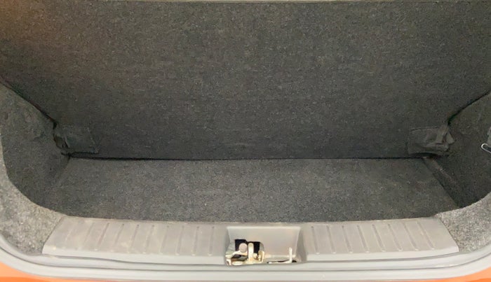 2016 Mahindra Kuv100 K6 D 6 STR, Diesel, Manual, 58,930 km, Boot Inside