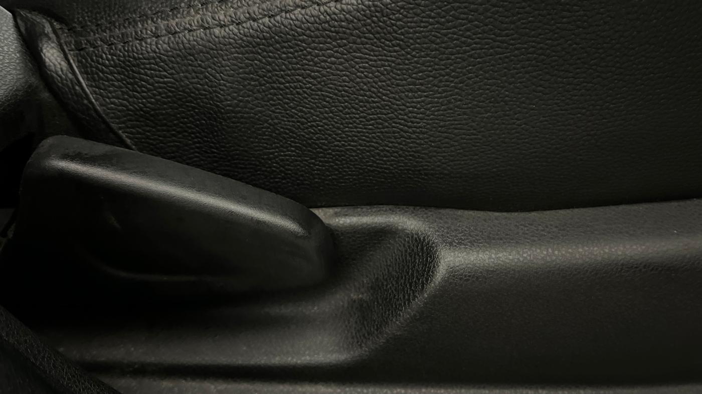 2022 Renault Kwid CLIMBER 1.0 AMT (O), Petrol, Automatic, 29,700 km, Driver Side Adjustment Panel