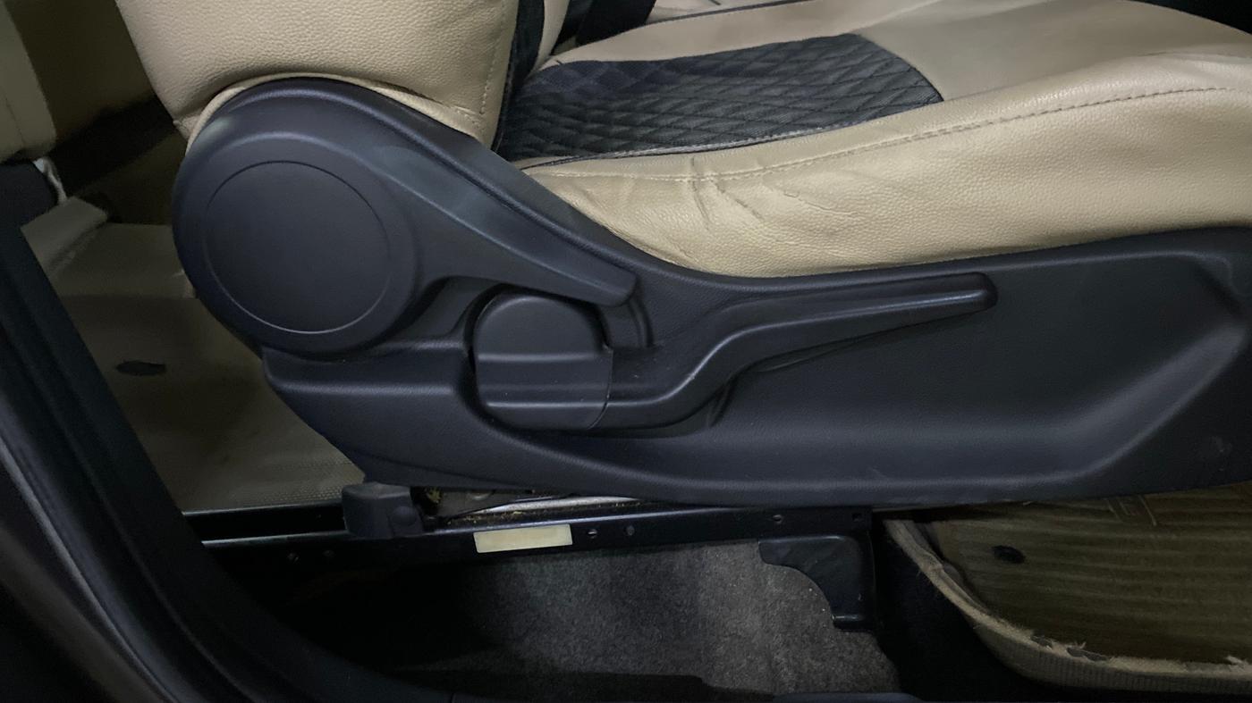 2019 Honda Amaze 1.2L I-VTEC S, Petrol, Manual, 33,054 km, Driver Side Adjustment Panel