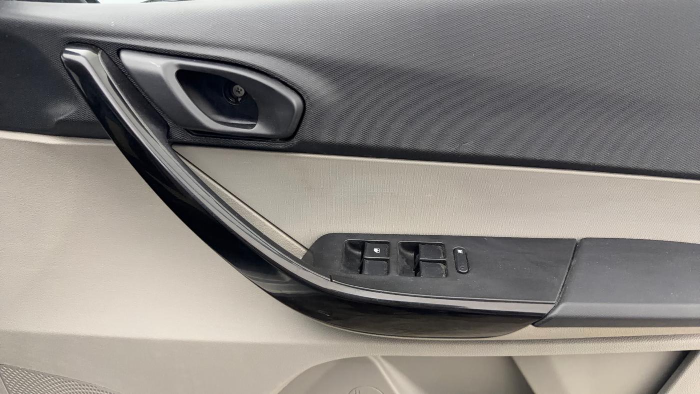 2018 Tata Tiago XTA PETROL, Petrol, Automatic, 58,257 km, Driver Side Door Panels Control