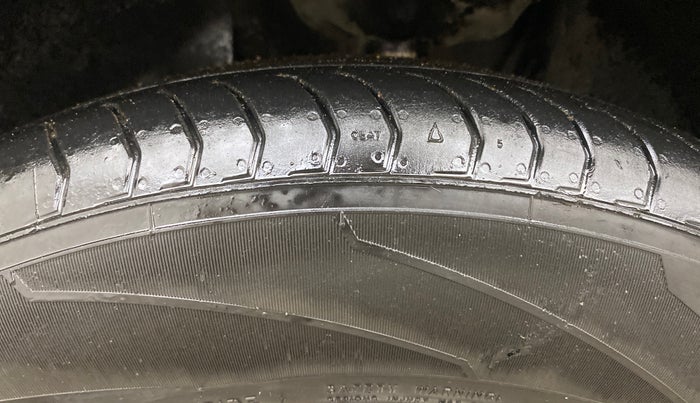 2023 Volkswagen TAIGUN Topline 1.0 TSI MT (Electric Seats), Petrol, Manual, 32,049 km, Left Front Tyre Tread