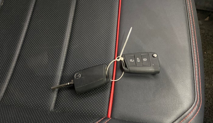 2023 Volkswagen TAIGUN Topline 1.0 TSI MT (Electric Seats), Petrol, Manual, 32,049 km, Key Close Up