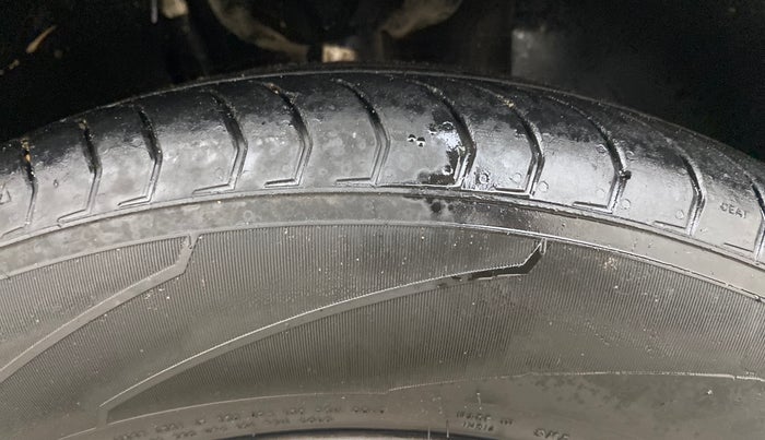 2023 Volkswagen TAIGUN Topline 1.0 TSI MT (Electric Seats), Petrol, Manual, 32,049 km, Right Front Tyre Tread