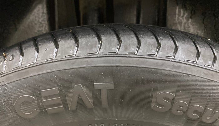 2023 Volkswagen TAIGUN Topline 1.0 TSI MT (Electric Seats), Petrol, Manual, 32,049 km, Right Rear Tyre Tread