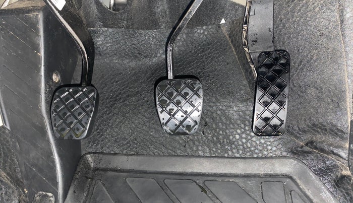 2023 Volkswagen TAIGUN Topline 1.0 TSI MT (Electric Seats), Petrol, Manual, 32,049 km, Pedals