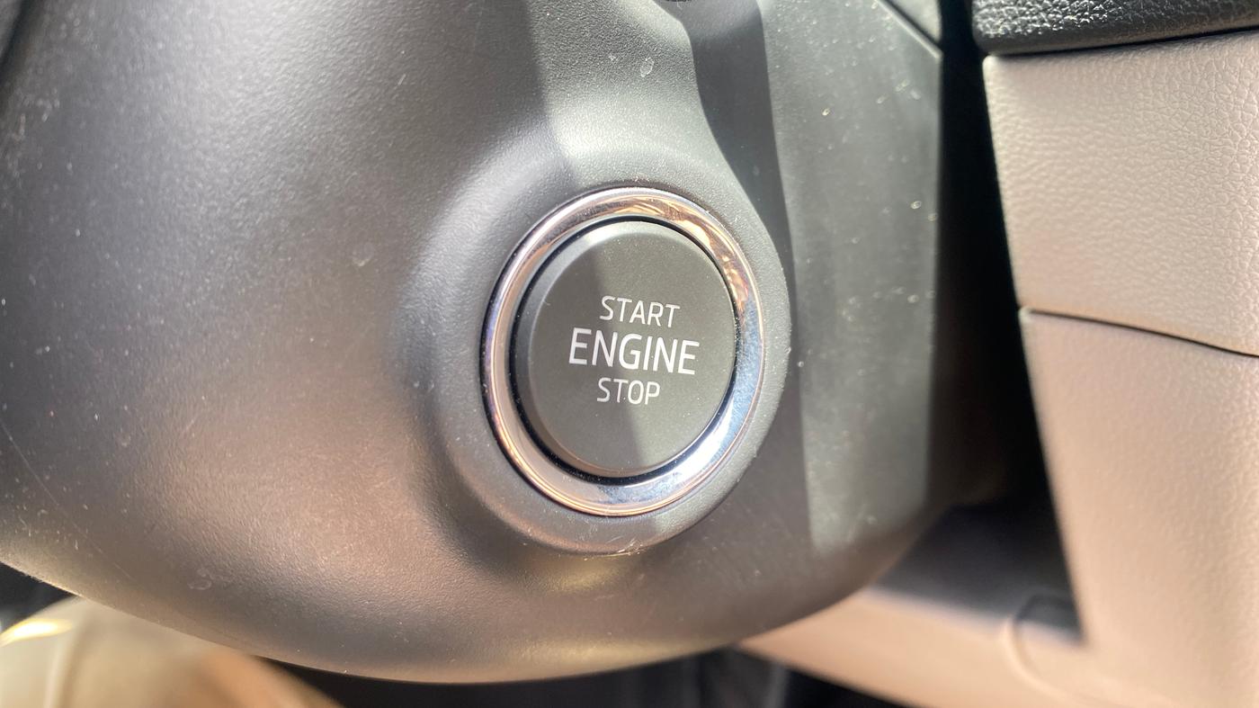 2025 Skoda Kylaq Signature Plus AT, Petrol, Automatic, 3,899 km, Keyless Start/ Stop Button