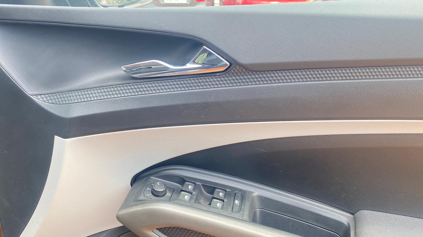 2025 Skoda Kylaq Signature Plus AT, Petrol, Automatic, 3,899 km, Driver Side Door Panels Control
