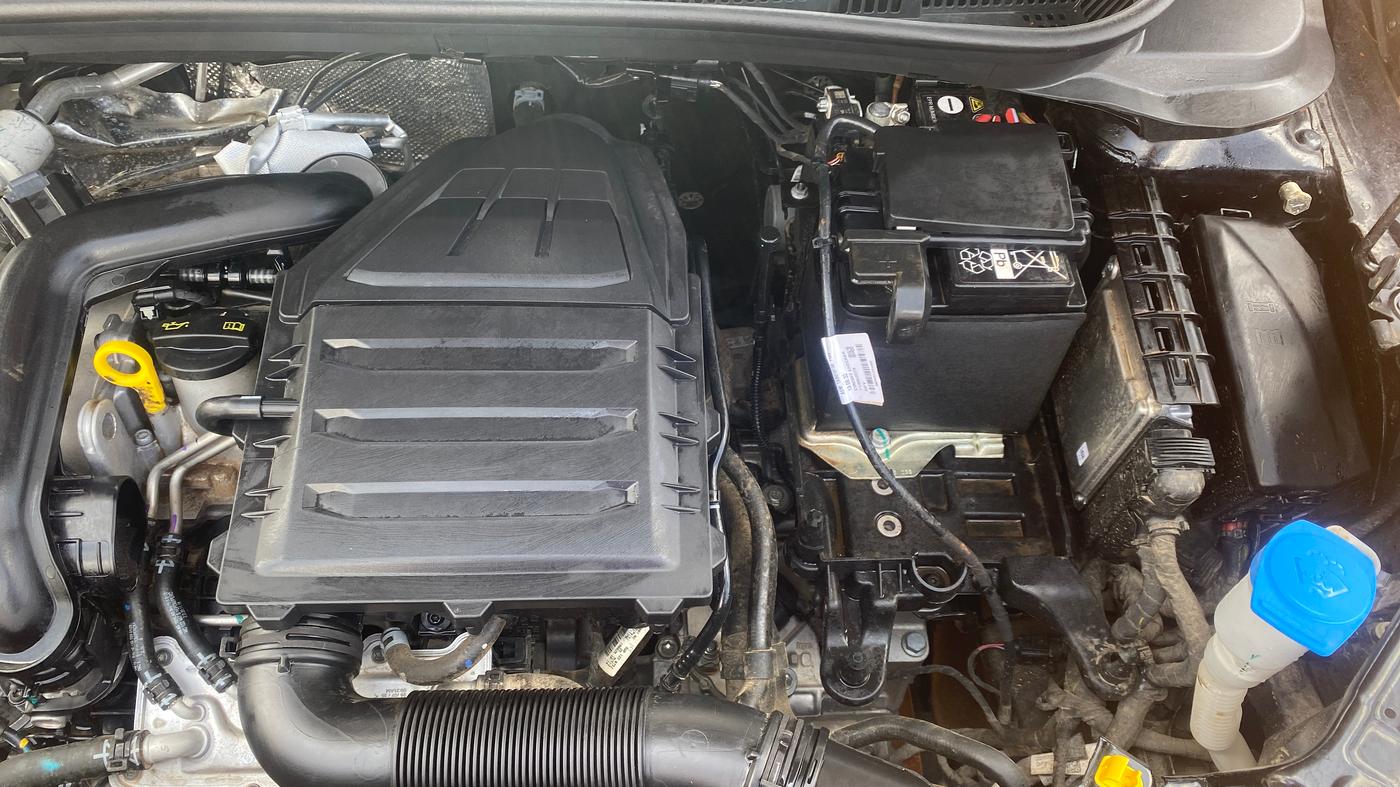 2025 Skoda Kylaq Signature Plus AT, Petrol, Automatic, 3,899 km, Engine View - Left