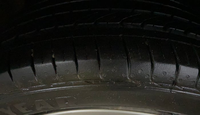 2017 Tata NEXON XM PETROL, Petrol, Manual, 50,483 km, Right Rear Tyre Tread