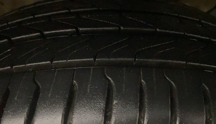 2019 Hyundai Creta E PLUS 1.6 PETROL, Petrol, Manual, 61,822 km, Right Front Tyre Tread