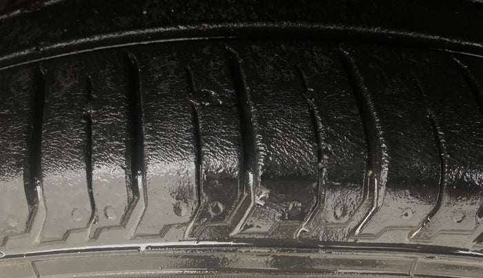 2022 Hyundai NEW I20 SPORTZ 1.2 MT, Petrol, Manual, 29,005 km, Right Front Tyre Tread