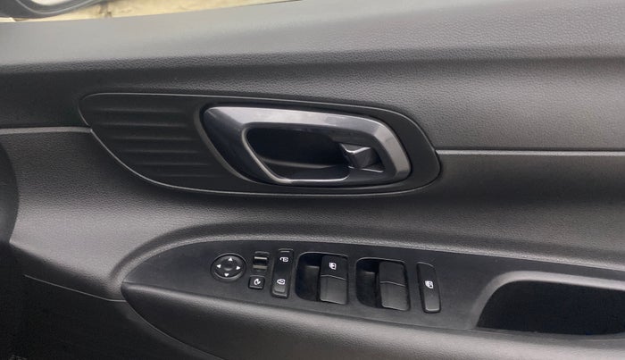 2022 Hyundai NEW I20 SPORTZ 1.2 MT, Petrol, Manual, 29,005 km, Driver Side Door Panels Control