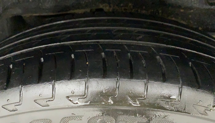 2014 Toyota Corolla Altis G AT PETROL, Petrol, Automatic, 77,470 km, Left Rear Tyre Tread