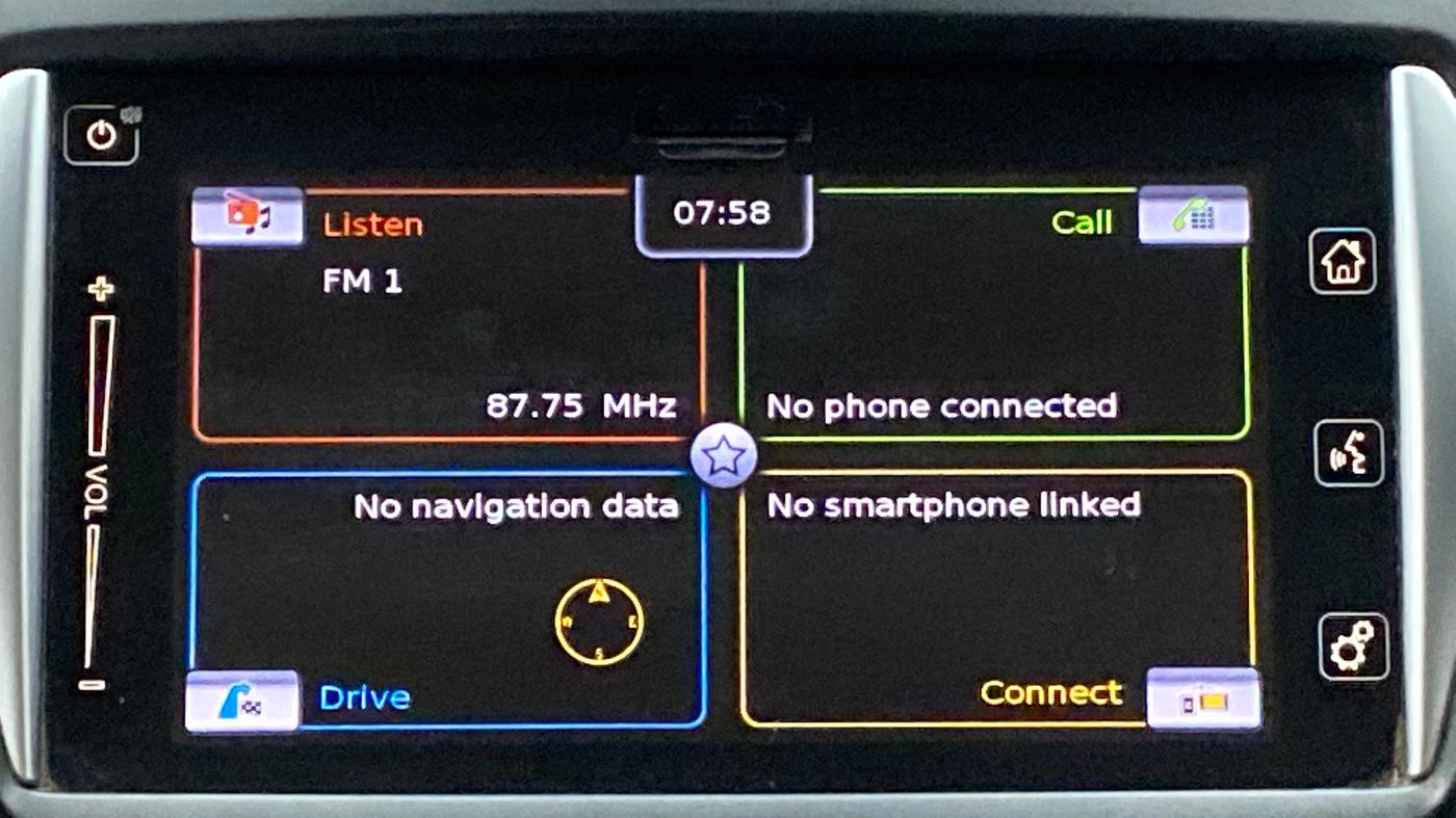 2016 Maruti Ciaz ZXI+ AT, CNG, Automatic, 87,335 km, Infotainment System
