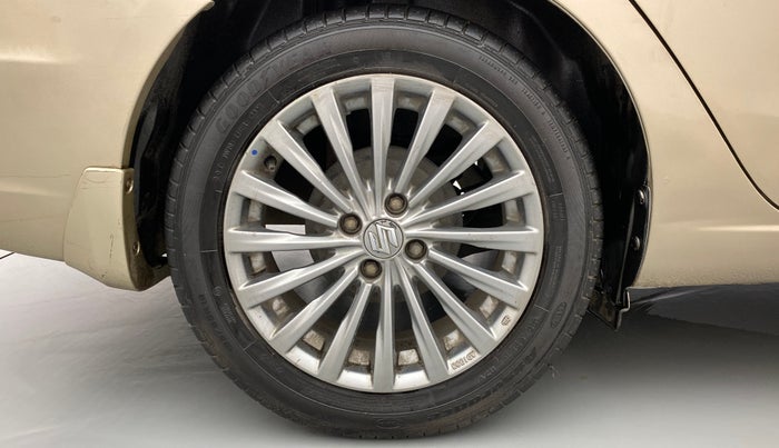 2016 Maruti Ciaz ZXI+ AT, CNG, Automatic, 87,335 km, Right Rear Wheel
