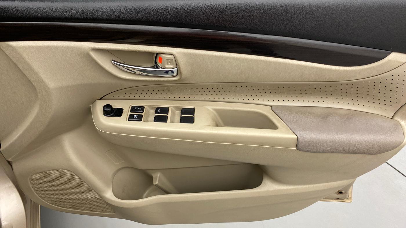 2016 Maruti Ciaz ZXI+ AT, CNG, Automatic, 87,335 km, Driver Side Door Panels Control