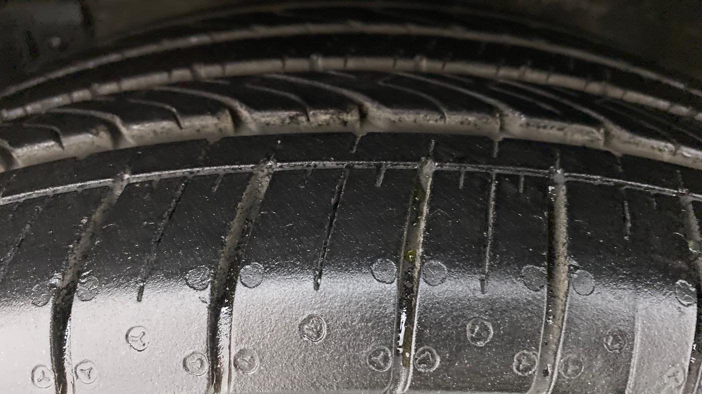 2016 Maruti Ciaz ZXI+ AT, CNG, Automatic, 87,335 km, Left Front Tyre Tread