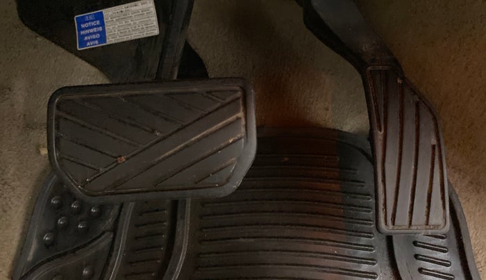 2016 Maruti Ciaz ZXI+ AT, CNG, Automatic, 87,335 km, Pedals