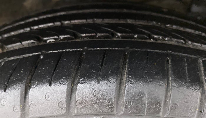 2016 Maruti Ciaz ZXI+ AT, CNG, Automatic, 87,335 km, Right Front Tyre Tread