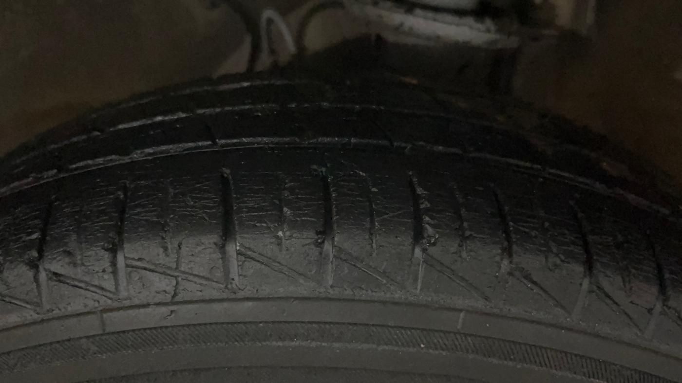 2022 Maruti Alto LXI O, Petrol, Manual, 39,557 km, Left Front Tyre Tread