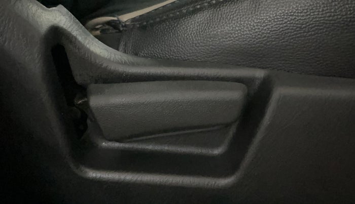 2022 Maruti Alto LXI O, Petrol, Manual, 39,557 km, Driver Side Adjustment Panel