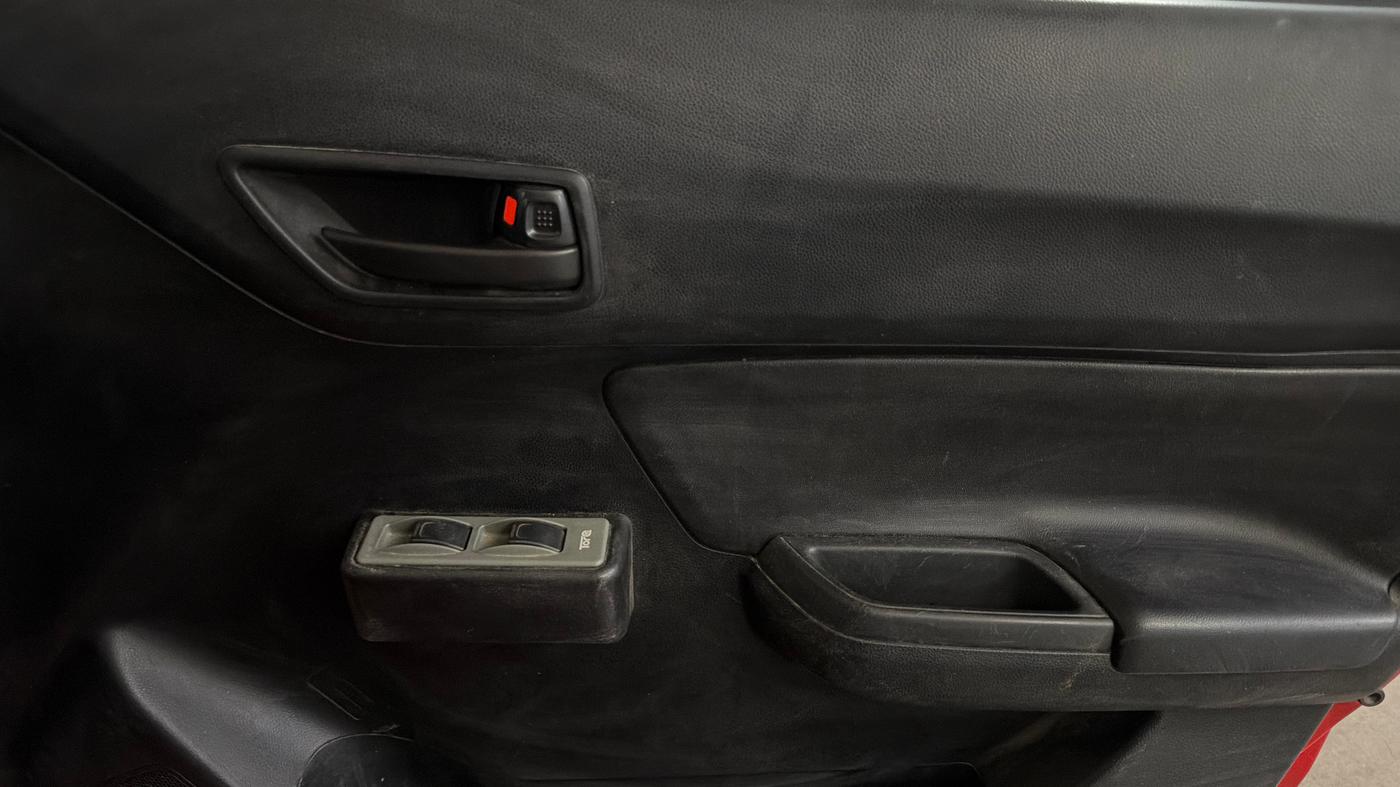 2020 Maruti Swift LXI, Petrol, Manual, 32,975 km, Driver Side Door Panels Control