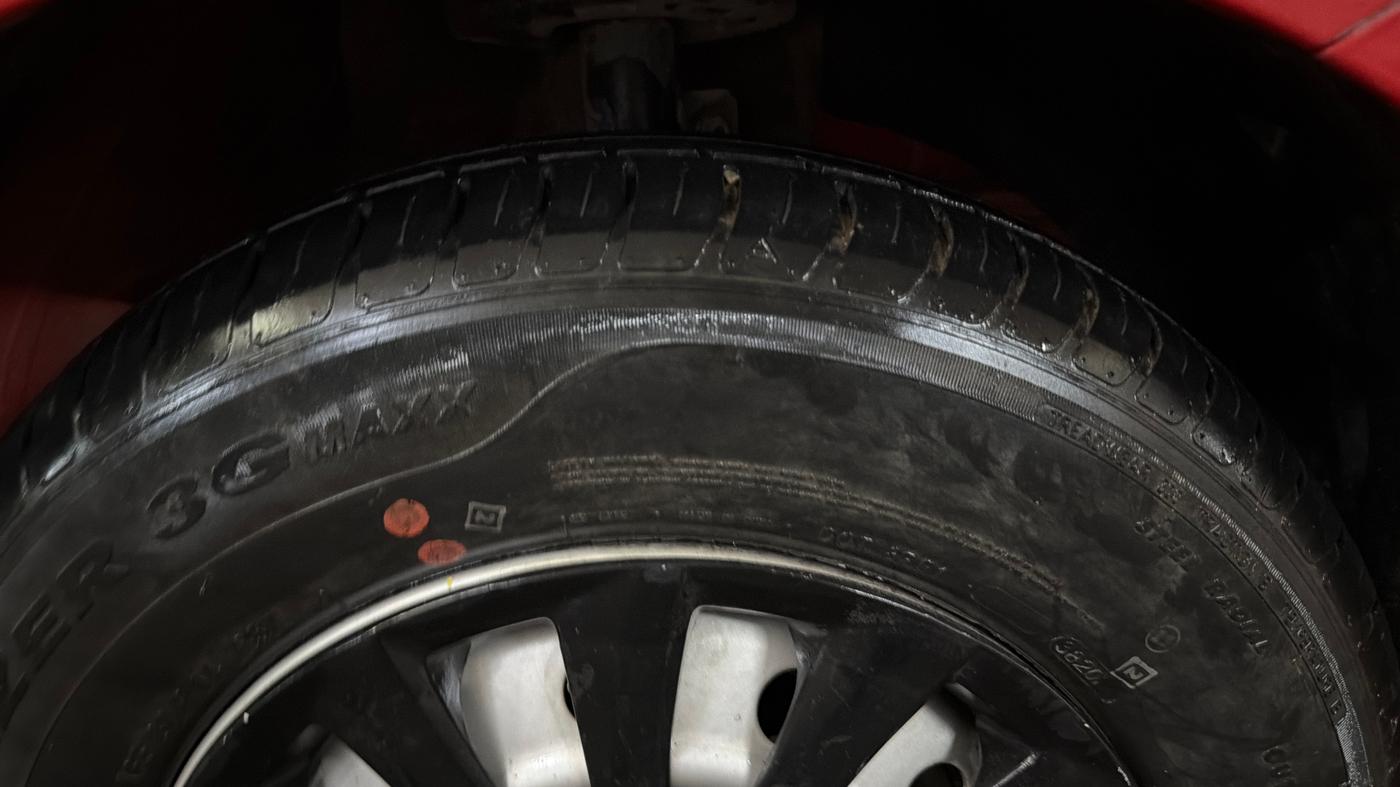 2020 Maruti Swift LXI, Petrol, Manual, 32,975 km, Right Front Tyre Tread
