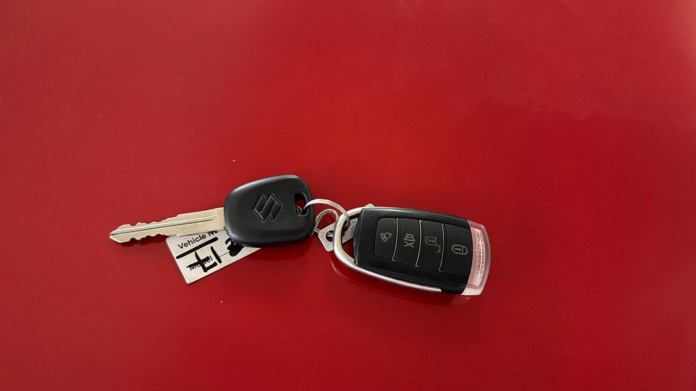 2020 Maruti Swift LXI, Petrol, Manual, 32,975 km, Key Close Up