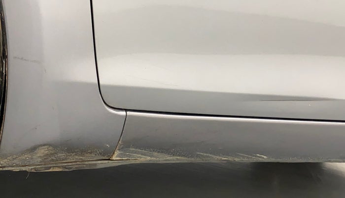 2014 Maruti Swift VXI, Petrol, Manual, 65,961 km, Left running board - Slightly dented