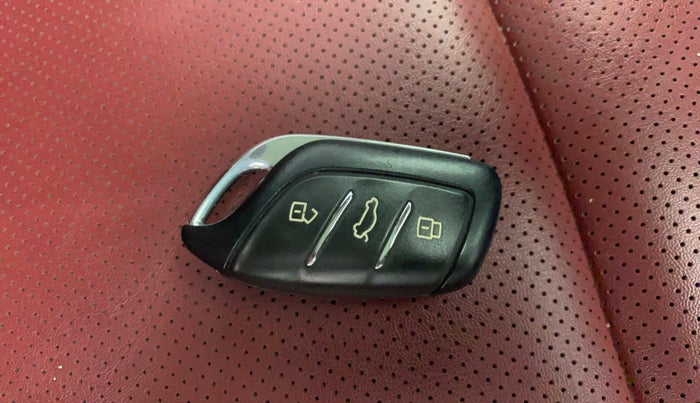 2023 MG ASTOR SAVVY 1.3 TURBO AT S RED, Petrol, Automatic, 26,423 km, Key Close Up