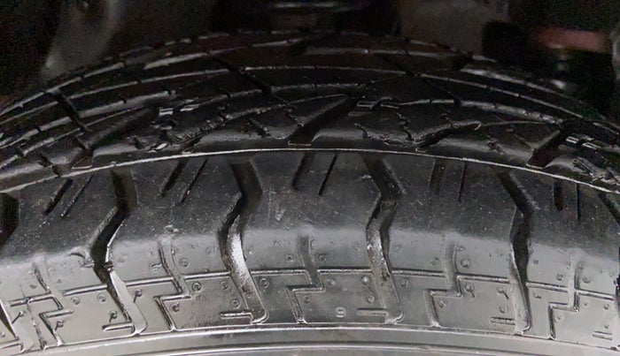 2016 Mahindra TUV300 T8, Diesel, Manual, 61,756 km, Right Front Tyre Tread