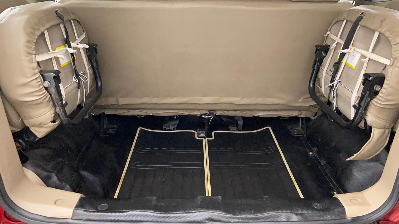 2016 Mahindra TUV300 T8, Diesel, Manual, 61,756 km, Boot Inside