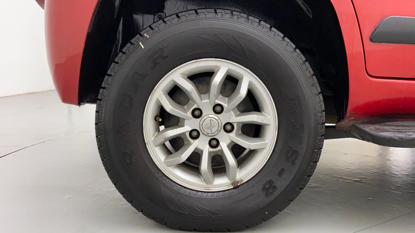 2016 Mahindra TUV300 T8, Diesel, Manual, 61,756 km, Right Rear Wheel