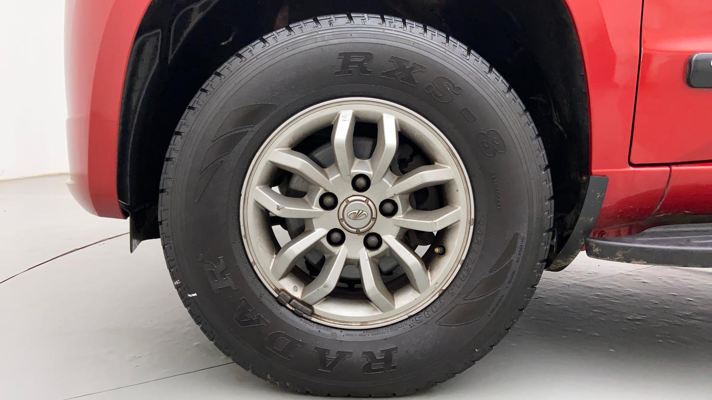2016 Mahindra TUV300 T8, Diesel, Manual, 61,756 km, Left Front Wheel