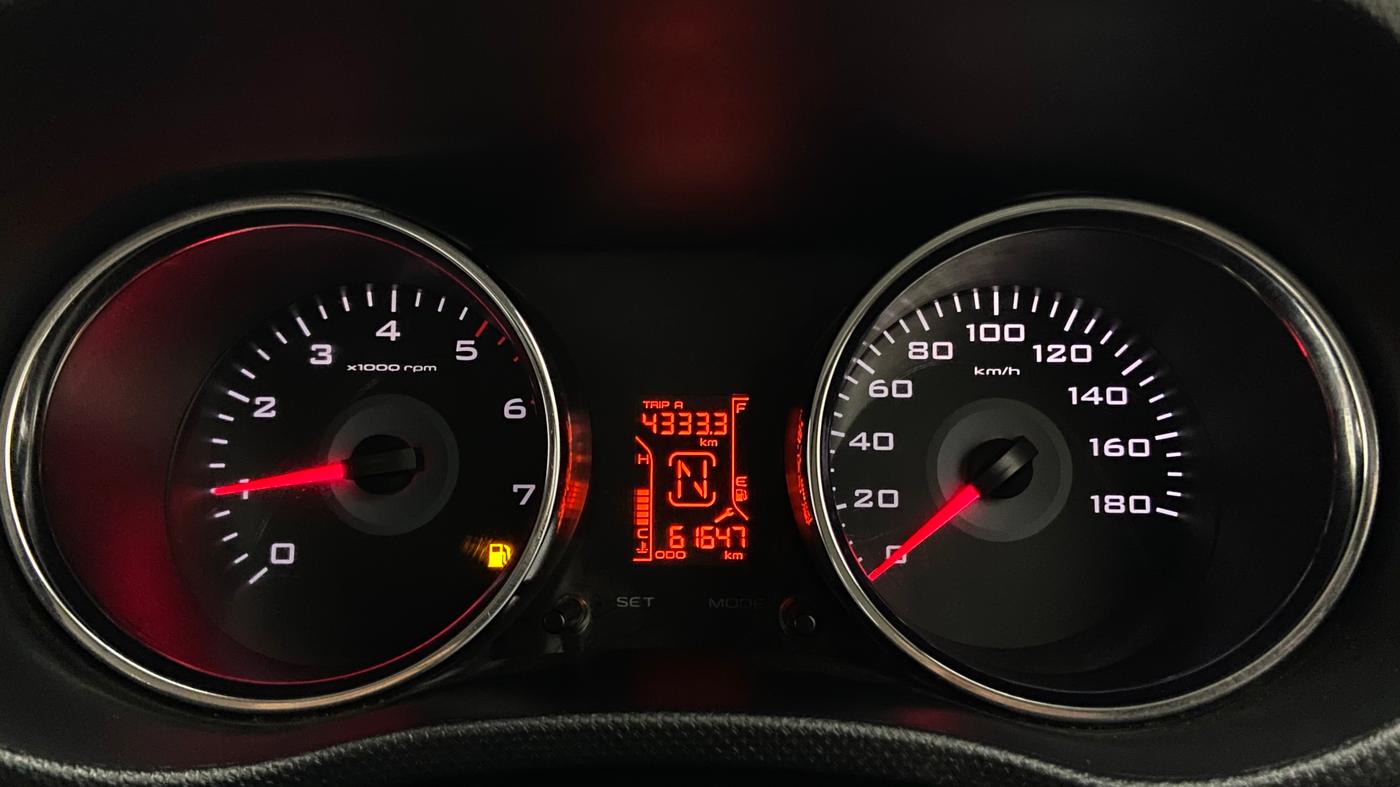 2016 Mahindra TUV300 T8, Diesel, Manual, 61,756 km, Odometer Image