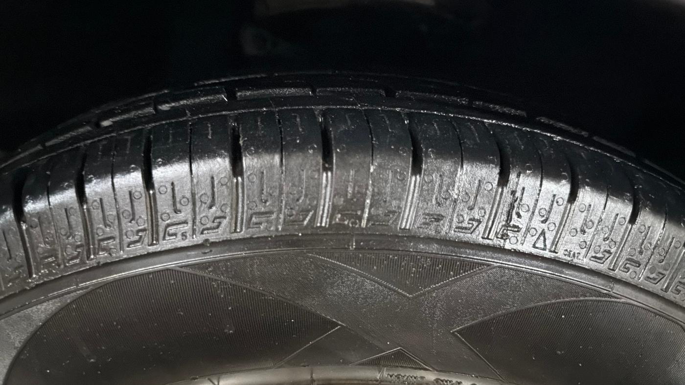 2015 Hyundai i10 MAGNA 1.1, Petrol, Manual, 37,575 km, Right Front Tyre Tread